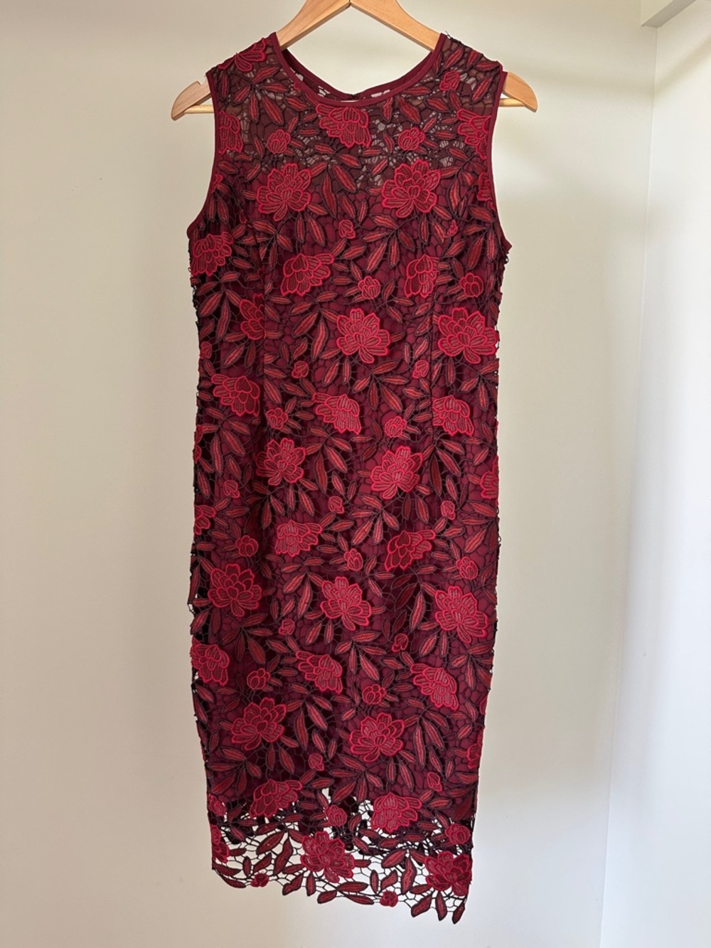 WHBM Sleeveless Burgundy Floral Lace Sheath Dress Size 10